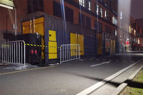 乐亭柴油发电机组的输出电压是如何调节的？