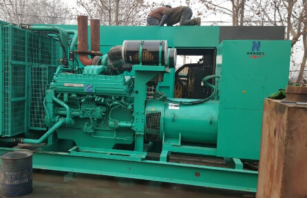 乐亭发电机组如何判断水冷式机油散热器内部是否需要清洗？